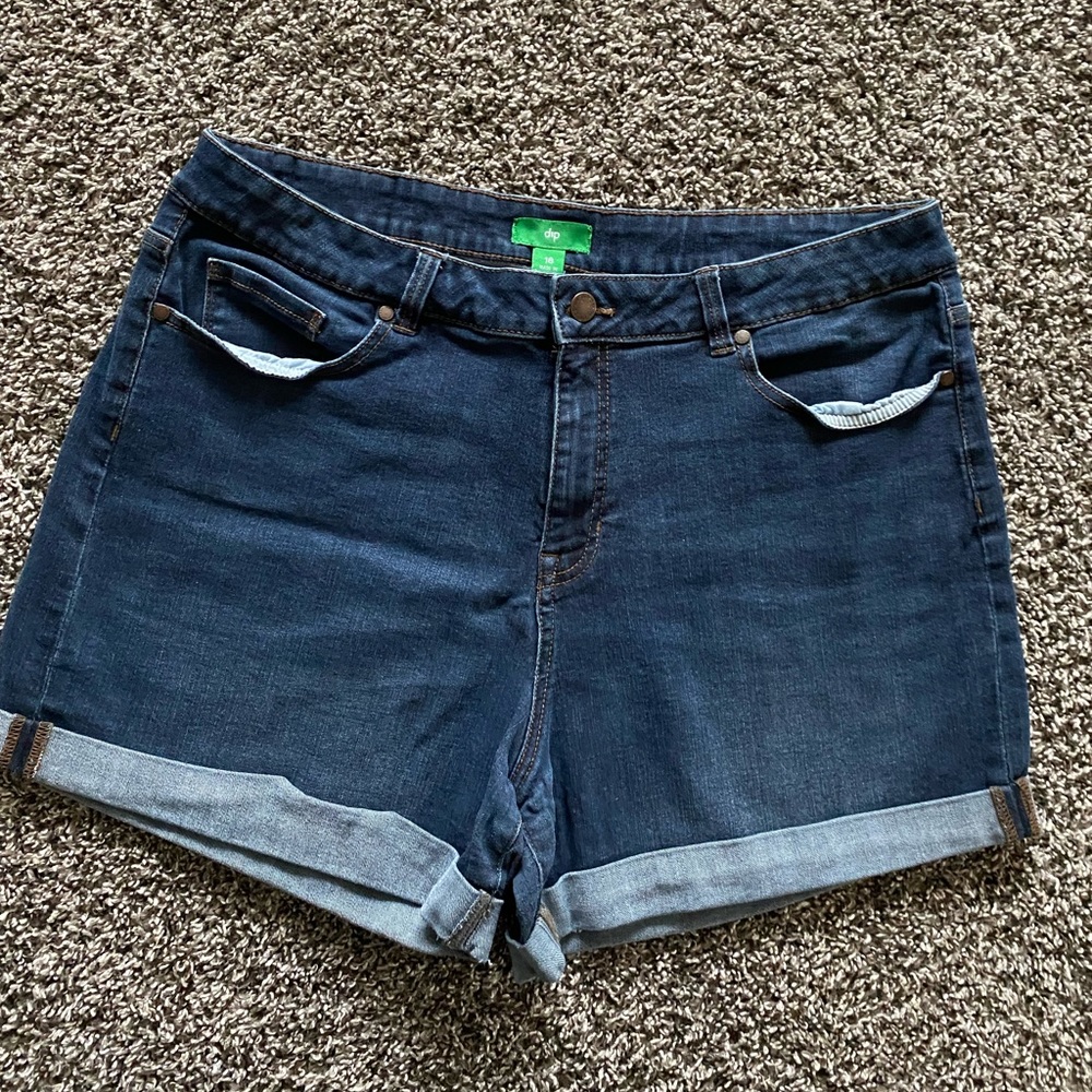 DIP DENIM SHORTS SIZE 18
